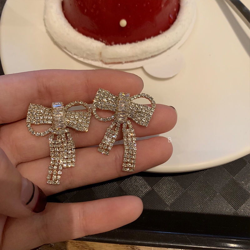 South Korea small fresh style stud earrings simple cold wind earrings 2021 new Korean version of ins earrings fun simple in the wind cute sweet small ear piercing cute personality thumbnail