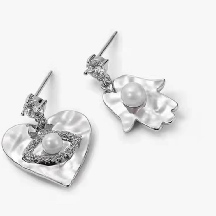 Palm earring