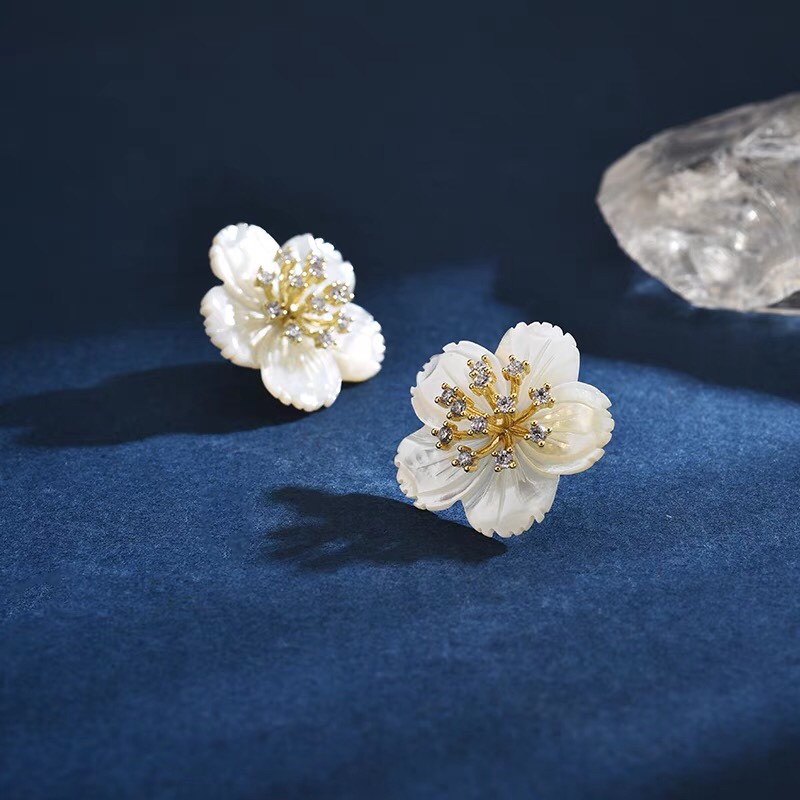 Shell flowers sparkle diamonds embellish exquisite luxury fashion trend star earrings