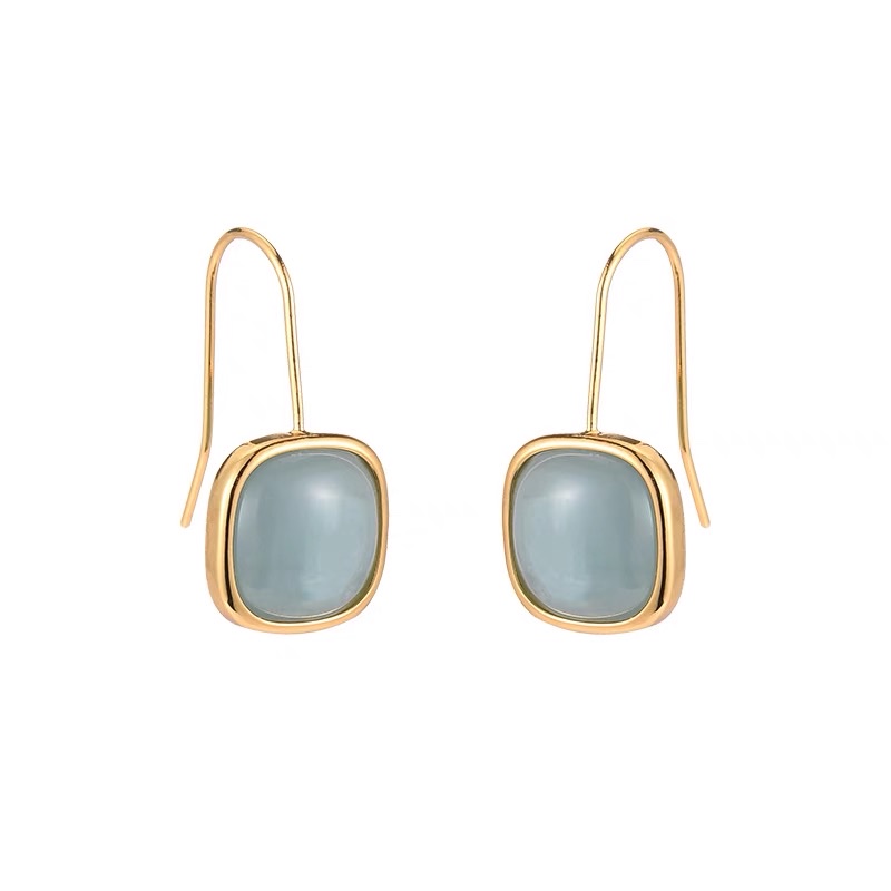 The trendy short, fresh and original design of the ear hooks with a high-end and cool style Item Picture