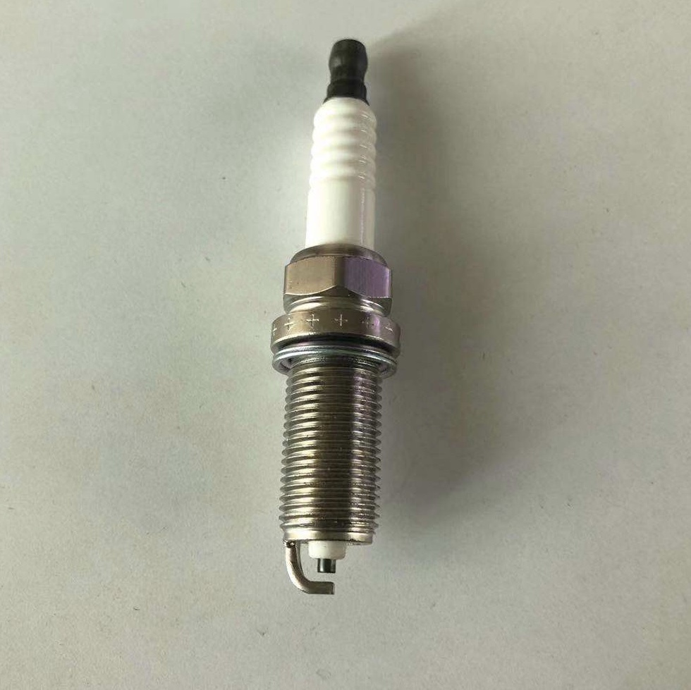 The spark plug 22401-8H515 is suitable for Nissan vehicles