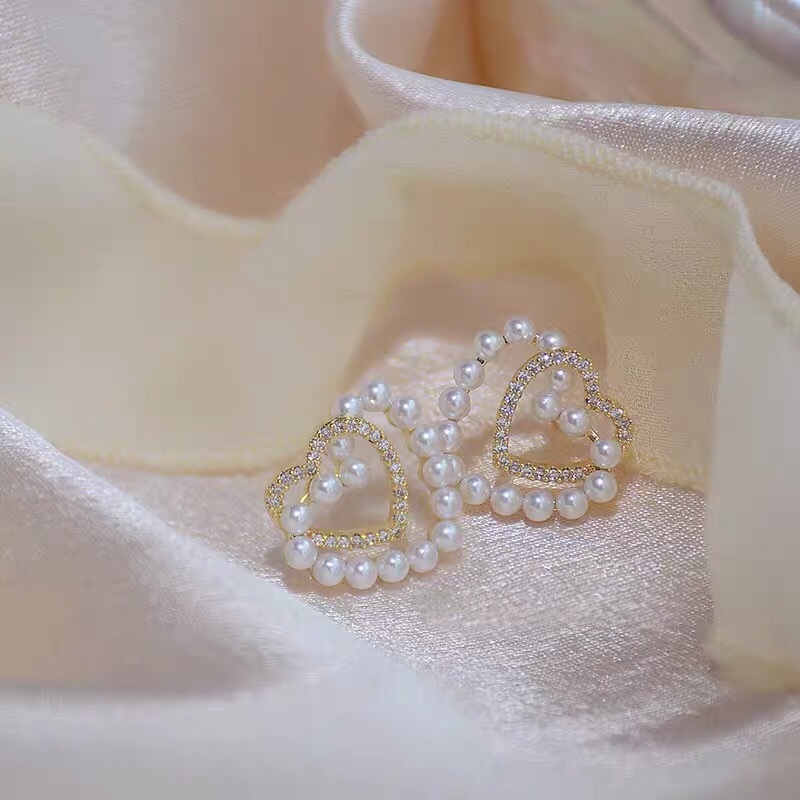 Personalized rhinestone pearls with stylish luxury earrings