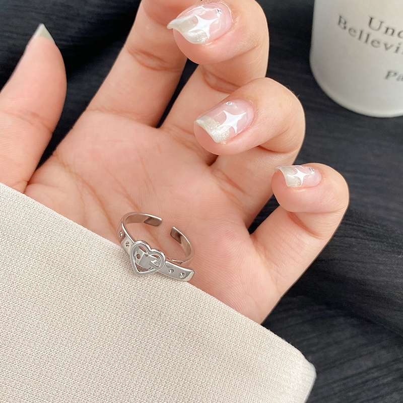 The heart-shaped belt buckle ring is a fashionable, unique and versatile index finger ring with a niche design and an adjustable opening details Picture