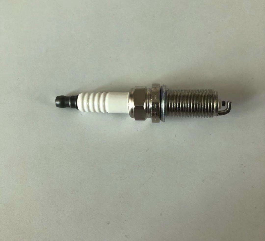 The spark plug 22401-8H515 is suitable for Nissan vehicles Specification image