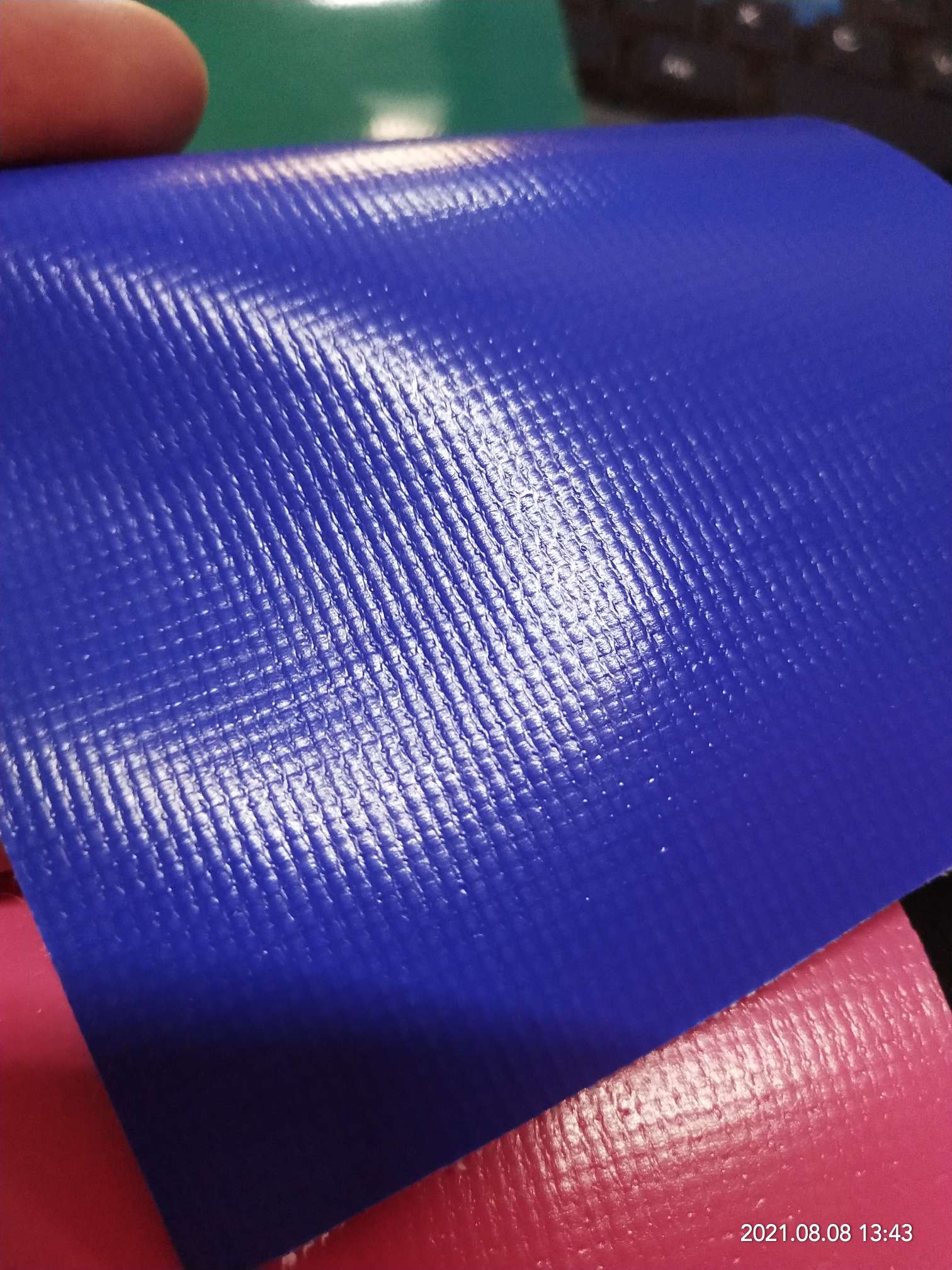 优质光面0.47mm厚深蓝色PVC夹网布  箱包布  机器罩家具罩  体育游乐产品  格种箱包袋专用面料详情图4