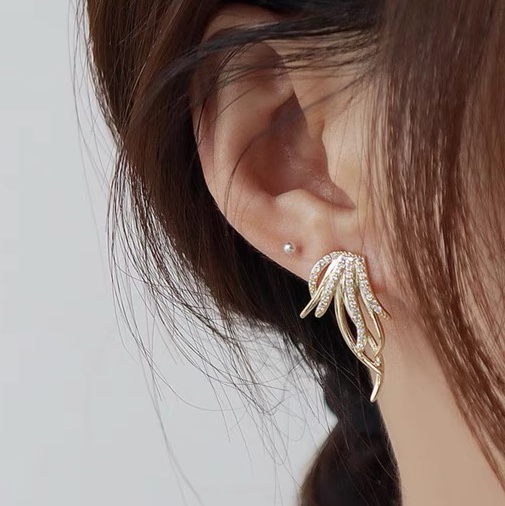Rooster tail earring