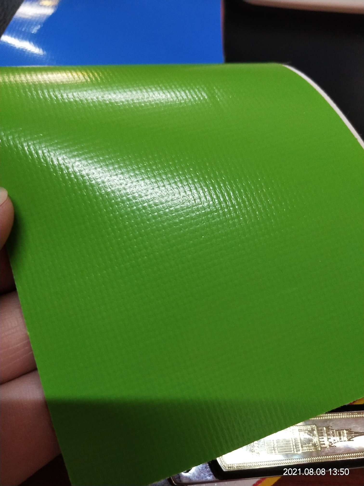 优质光面0.47mm厚浅绿色PVC夹网布  箱包布  机器罩家具罩  体育游乐产品  格种箱包袋专用面料详情图6