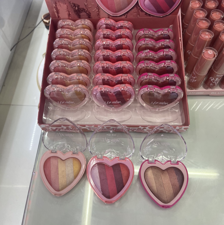 眼影1 色泽靓丽易上色不易脱妆多色眼影 