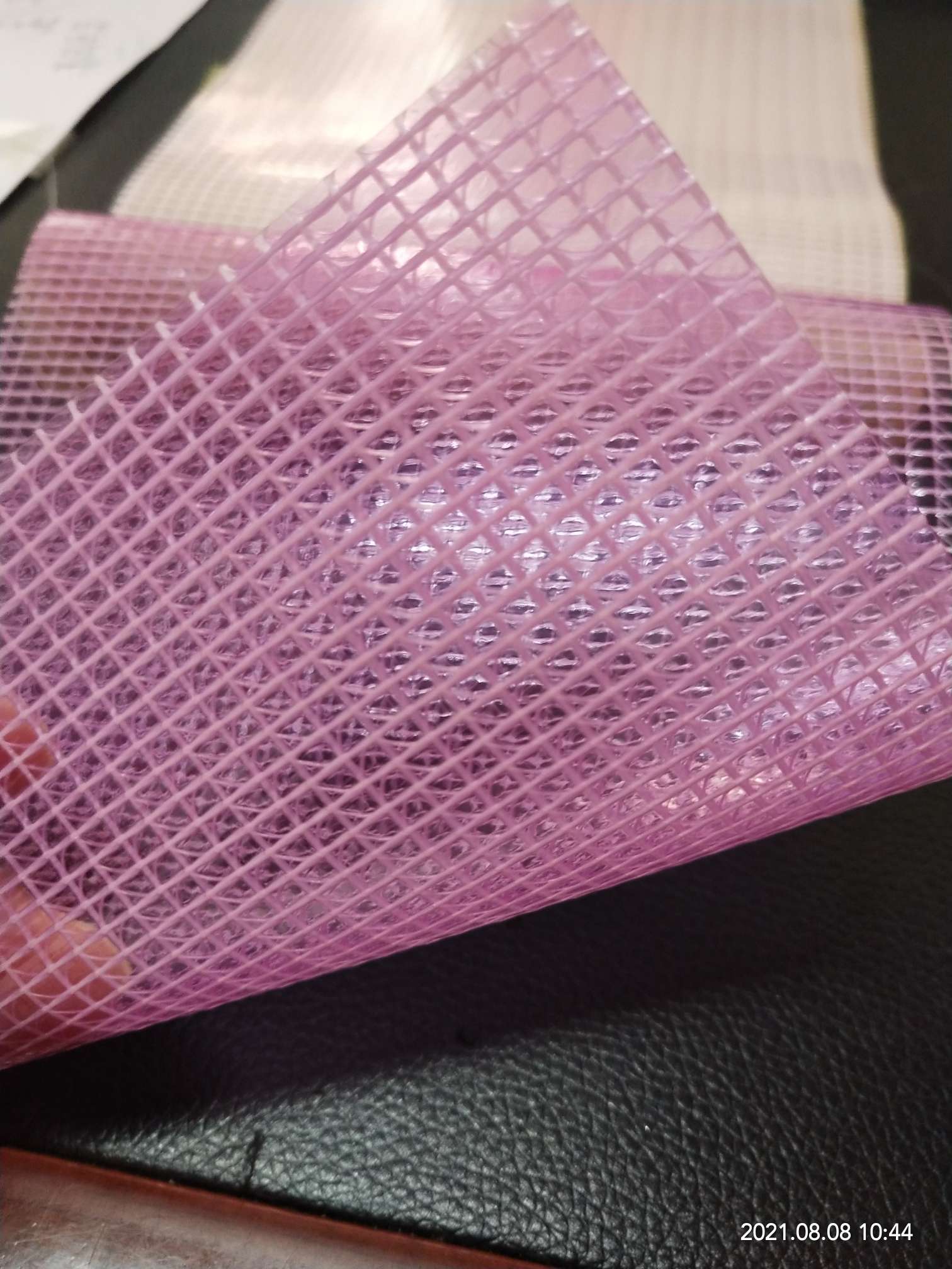 优质紫色0.25mm厚透明PVC夹网布  适用于各种机器罩家具罩 文件袋 收纳箱 化妆包专用面料详情图1