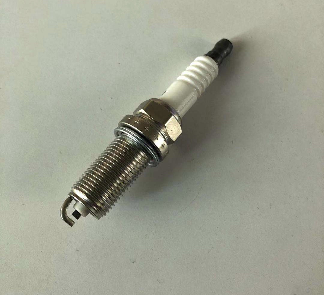 The spark plug 22401-8H515 is suitable for Nissan vehicles Item Picture