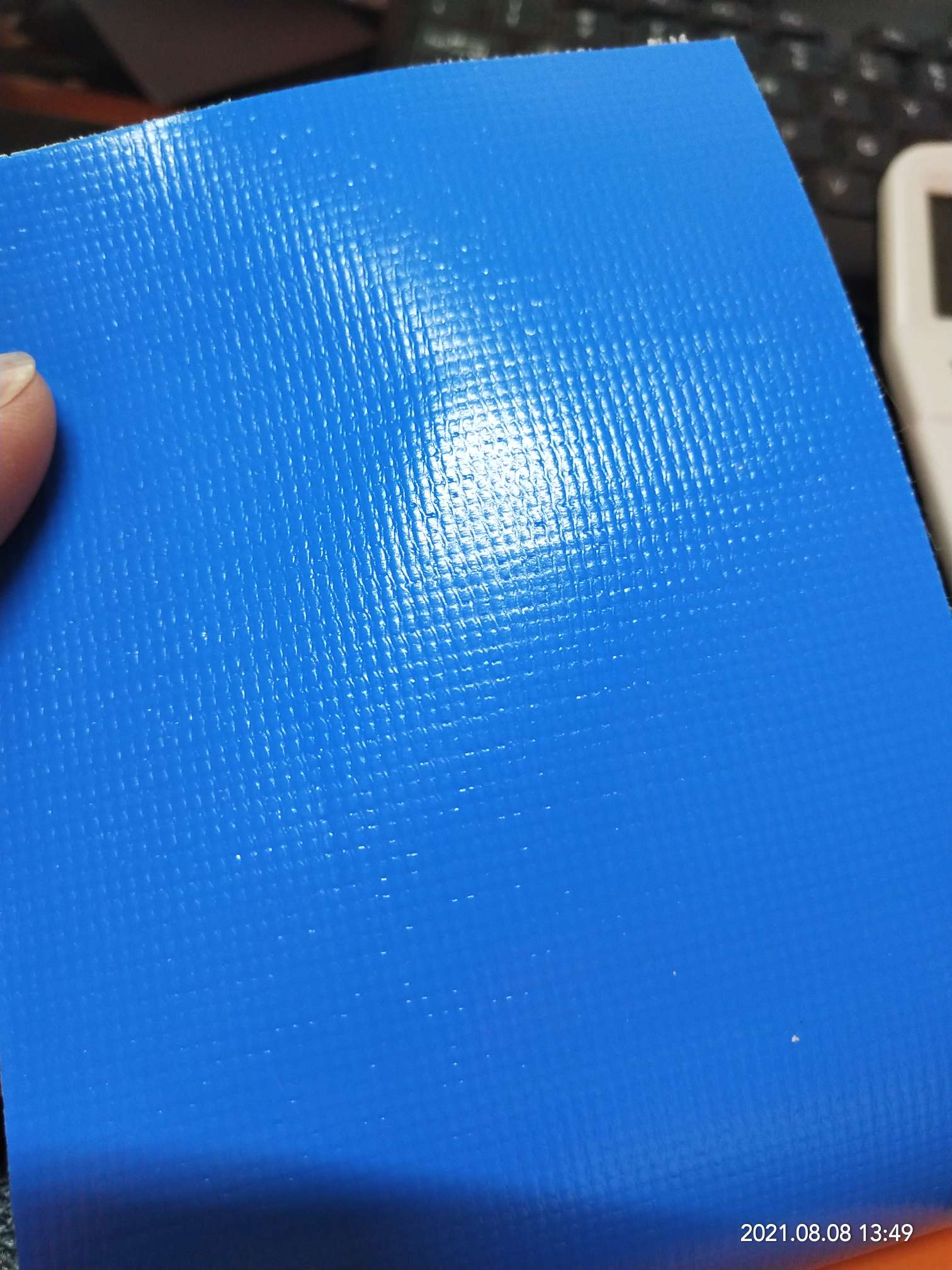 优质光面0.47mm厚浅蓝色PVC夹网布  箱包布  机器罩家具罩  体育游乐产品  格种箱包袋专用面料详情图5