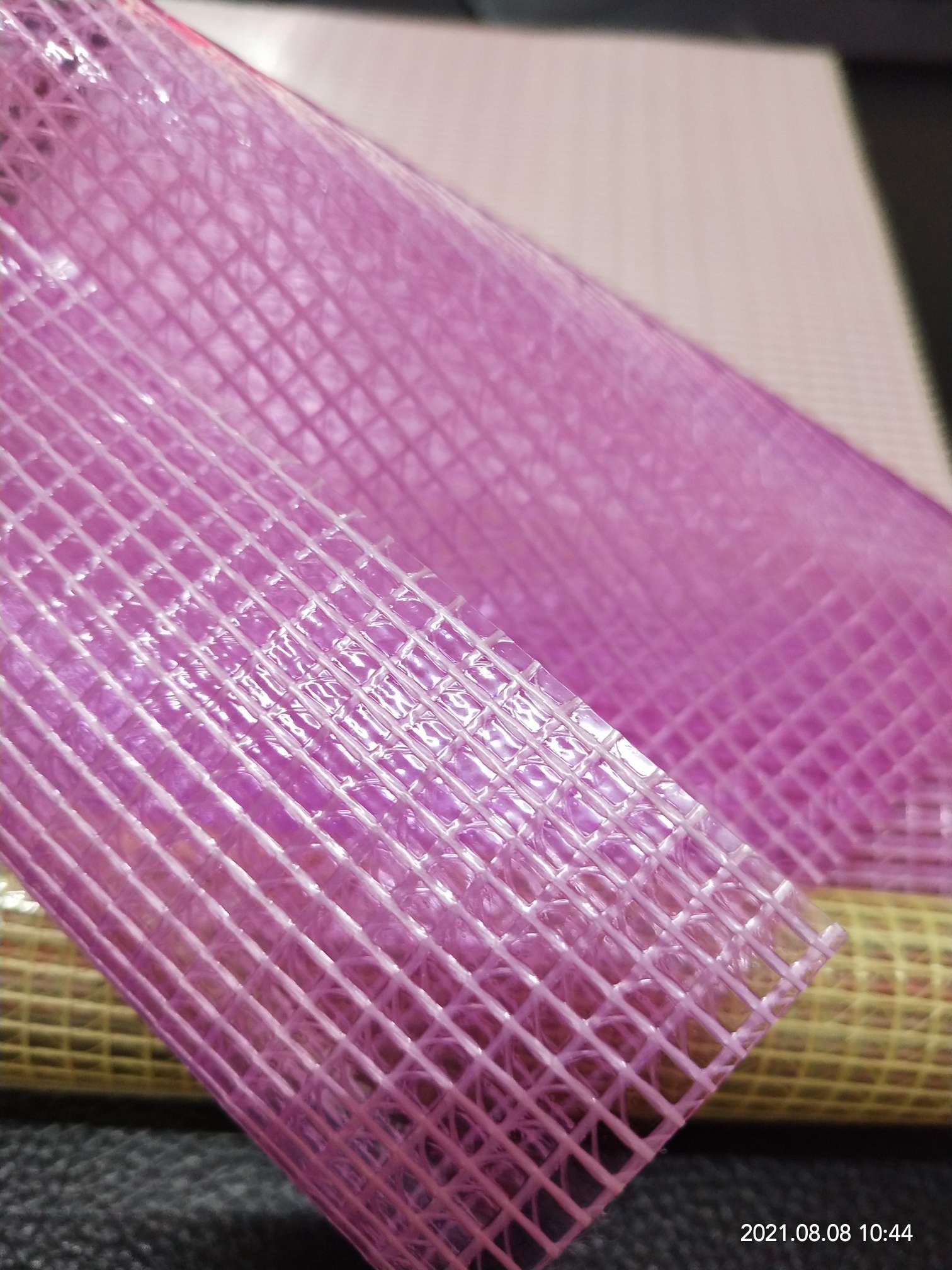 优质紫色0.25mm厚透明PVC夹网布  适用于各种机器罩家具罩 文件袋 收纳箱 化妆包专用面料白底实物图