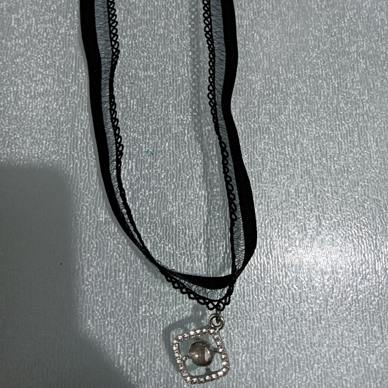39. Golden collarbone chain