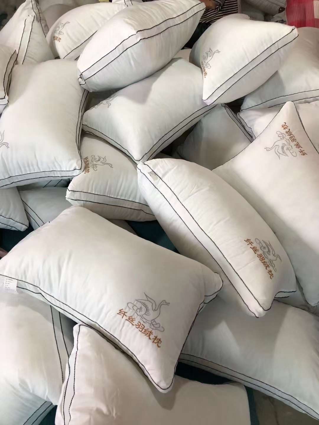 Feathered silk pillow Application Scenario