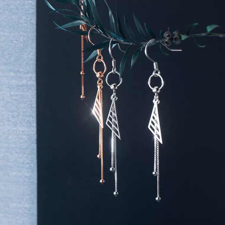 Triangular long ear hooks details Picture