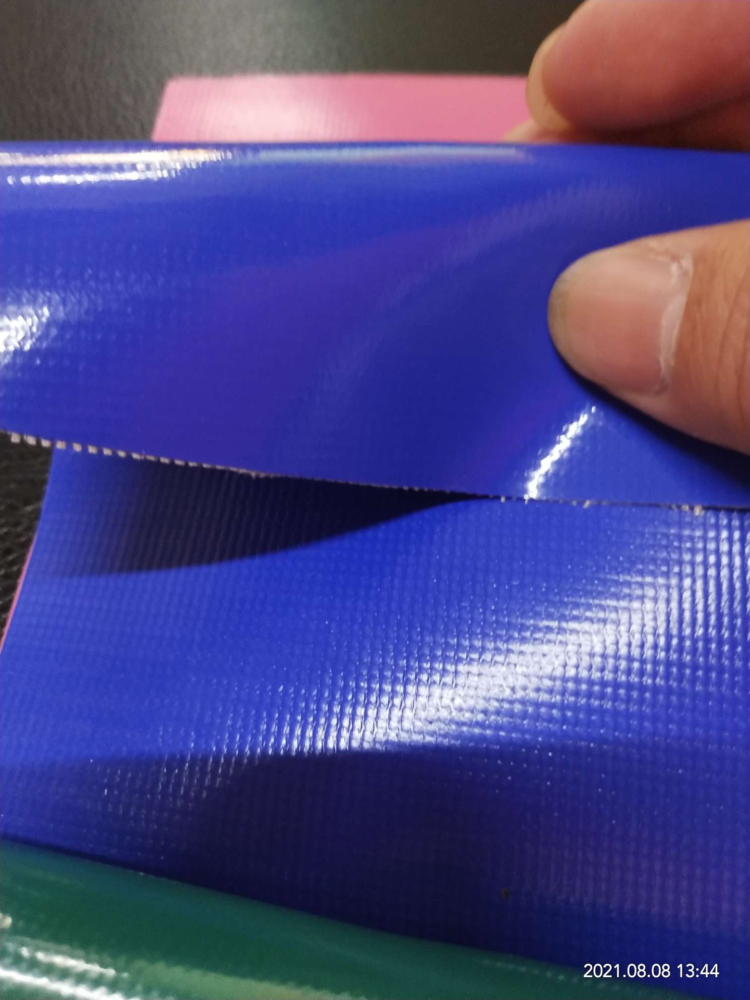 优质光面0.47mm厚深蓝色PVC夹网布  箱包布  机器罩家具罩  体育游乐产品  格种箱包袋专用面料详情图1