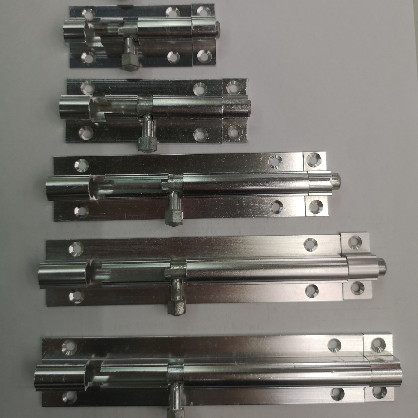 مقبس الألمنيوم الأبيض 5 "