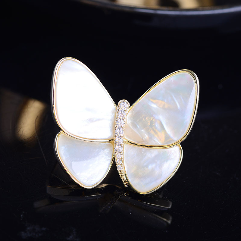 Micro-inlaid zircon mother-of-pearl butterfly brooch, elegant pin, fashionable clothing accessory, suit, cheongsam, corsage