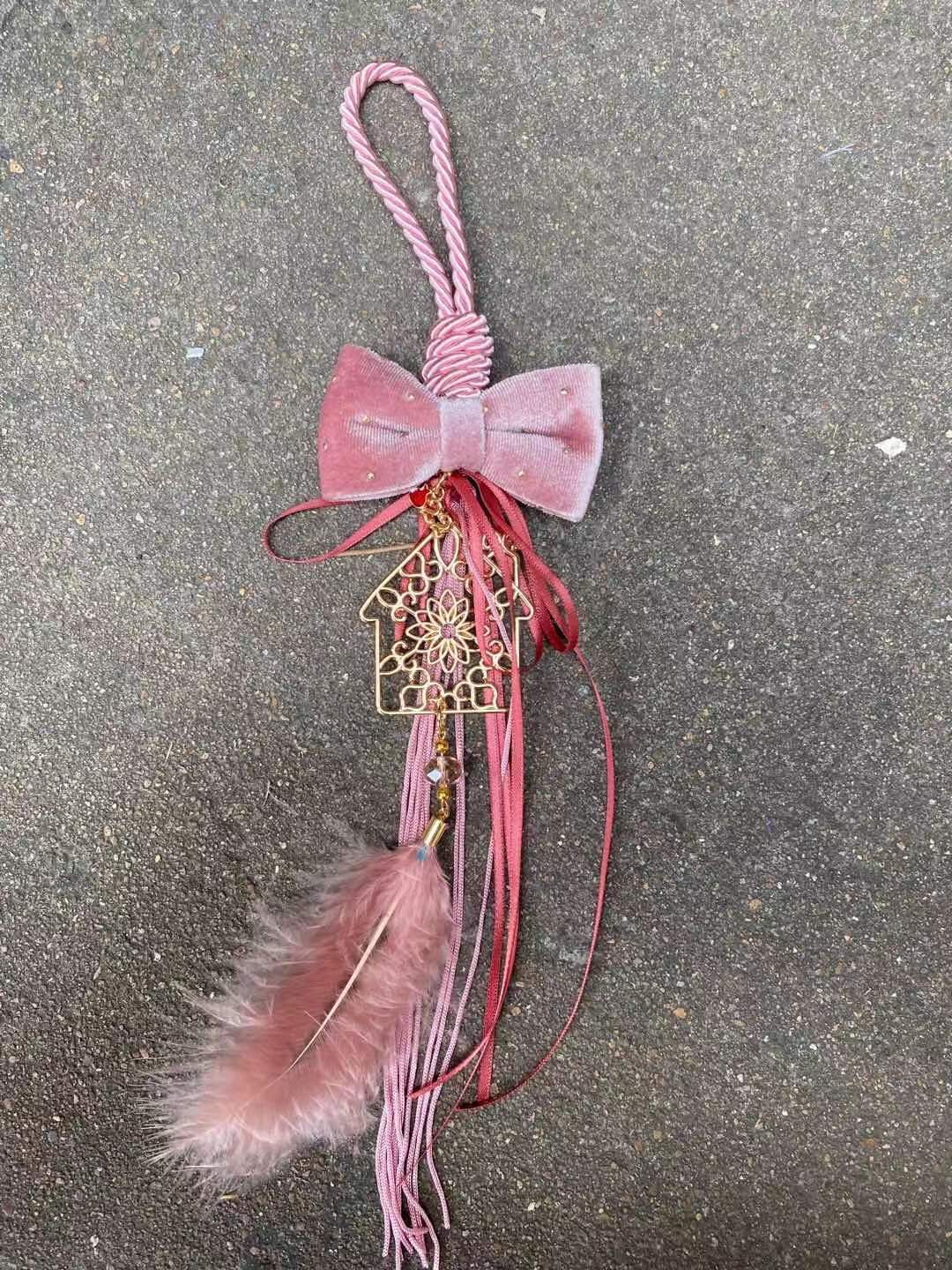 Pink bow pendant details Picture
