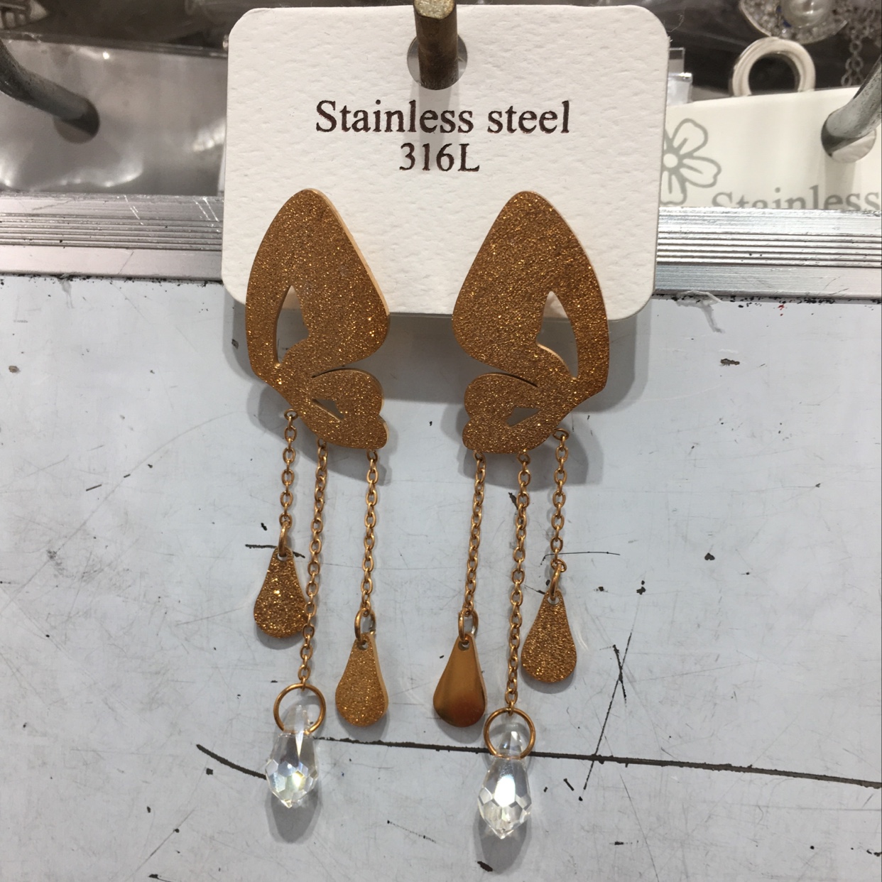 The original manufacturer of stainless steel frosted gourd ear studs and ear loops, the first choice for Kuaishou Live streaming and Douyin.
