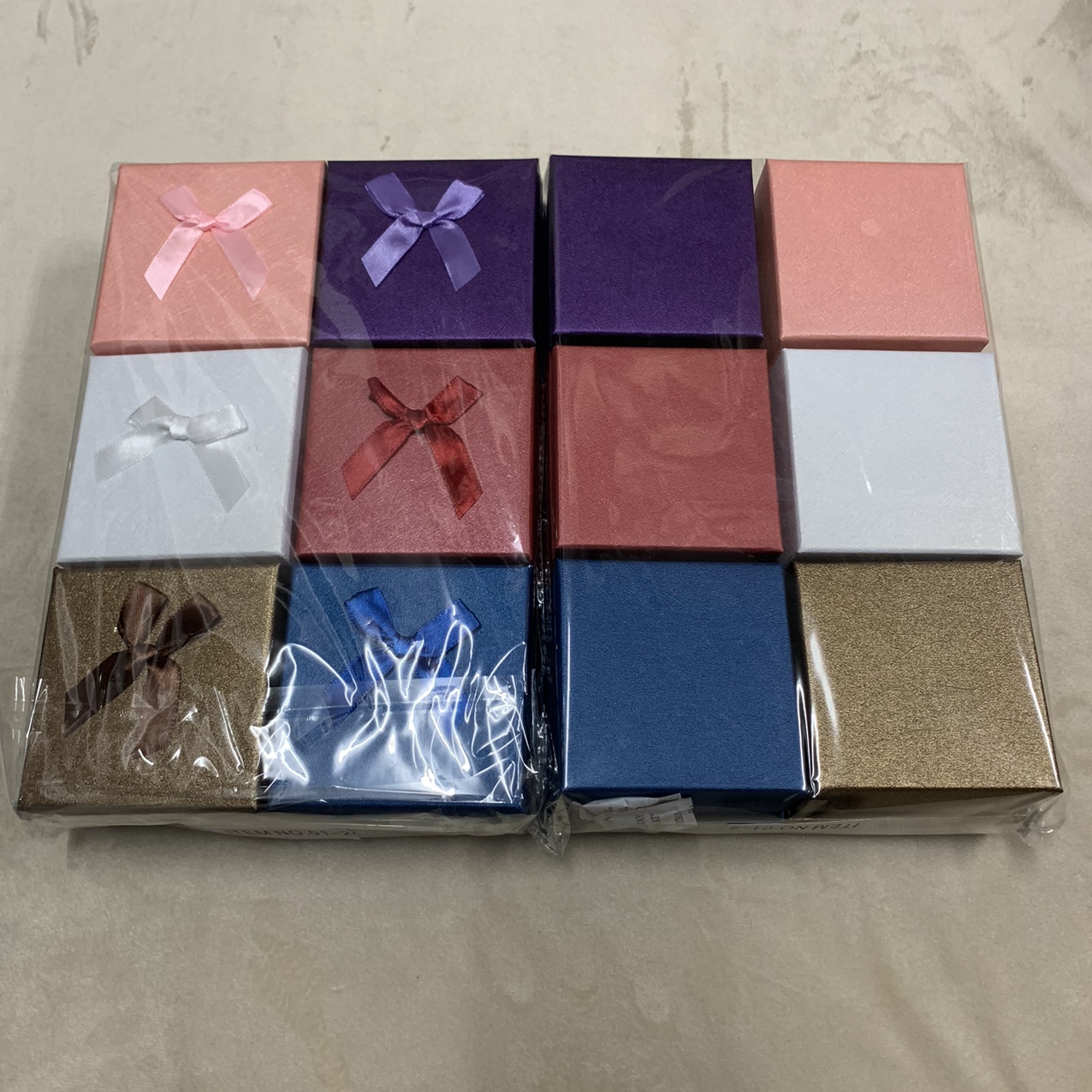 特种纸款式自选手表盒每款6色组合配黑色或者白色小枕头，手镯盒手链盒一包6个OPP包装，360个一箱