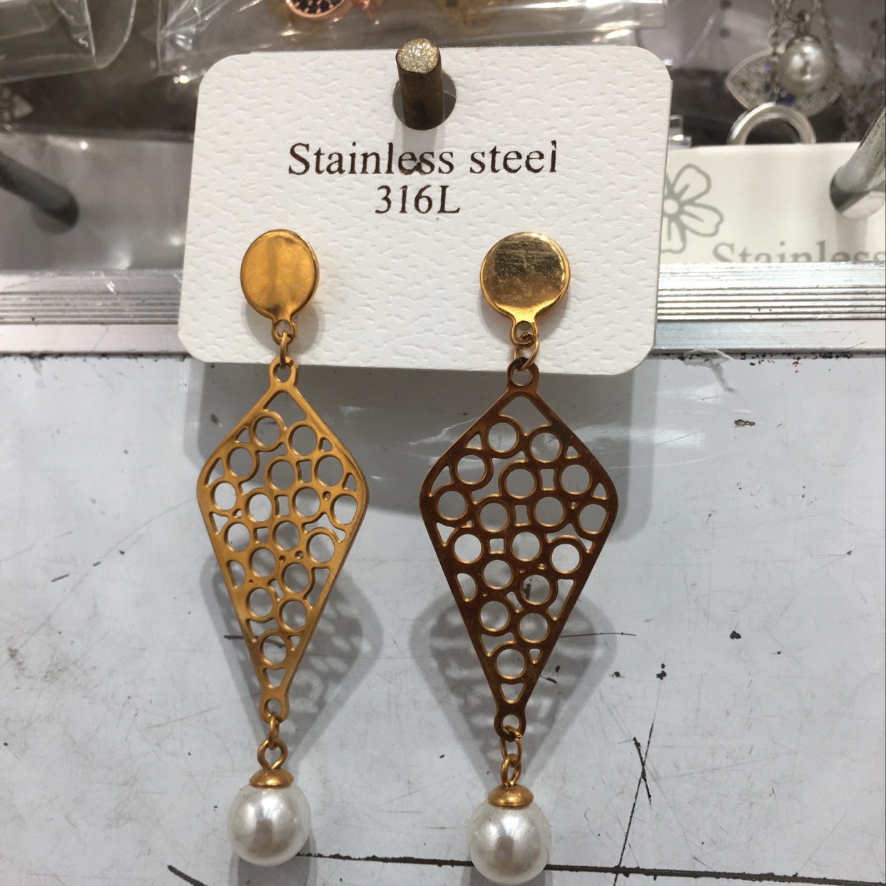 Stainless steel source manufacturer of network gourd ear nails and ear buckles, the first choice for Kuaishou Live streaming and Douyin. detail image 1