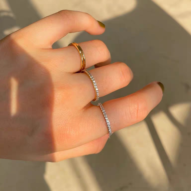 Honeymoon is highly recommended! French-style light luxury niche ring, fashionable and individual for women, fine circle simple ring, black index finger