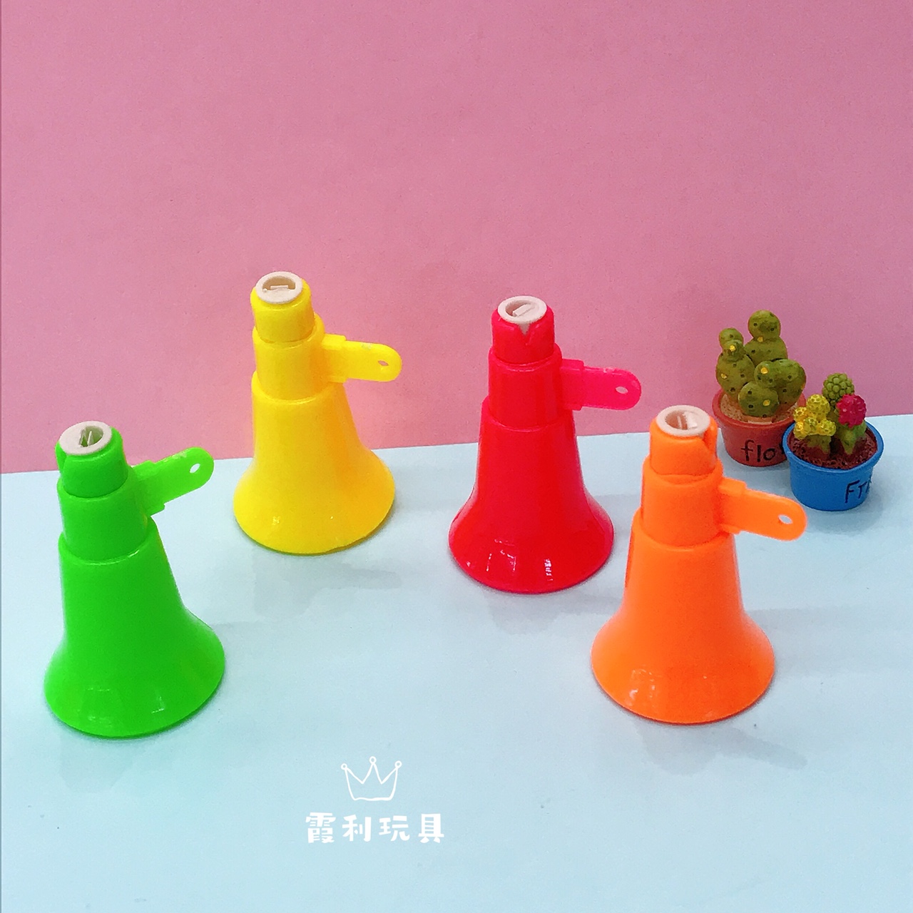Trumpet Whistle Children's plastic toy giveaway gacha