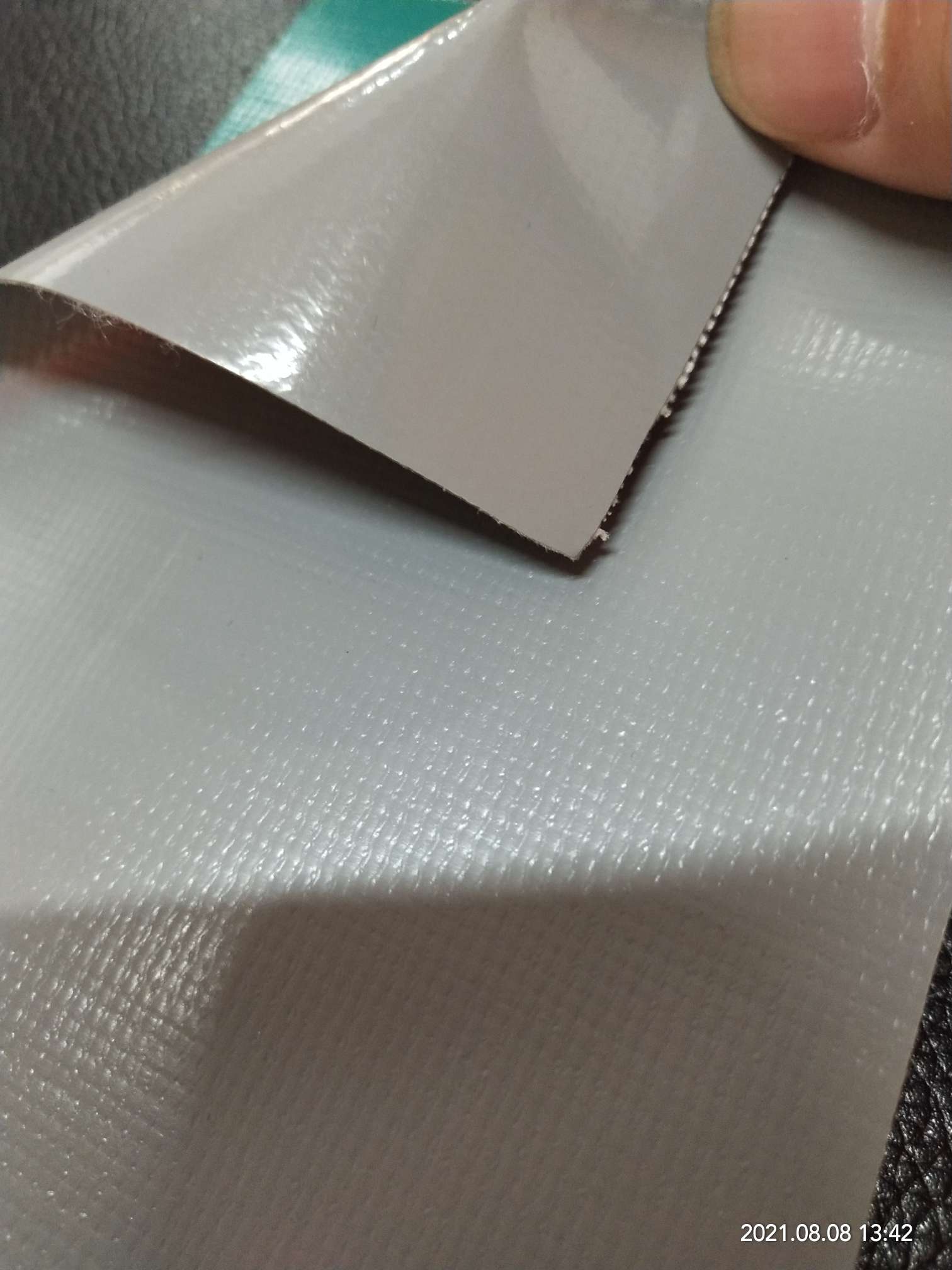 High-quality glossy 0.5mm thick grey PVC mesh fabric for luggage, machine covers, furniture covers, sports and amusement products, and various types of luggage Specification image