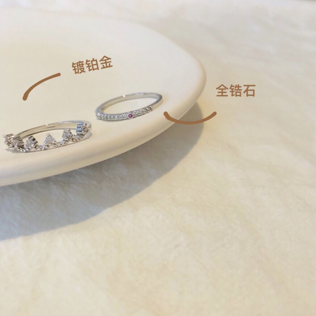 Exclusive online sale of a minimalist French platinum-plated zircon rhinestone ring with a cold style for women Item Picture