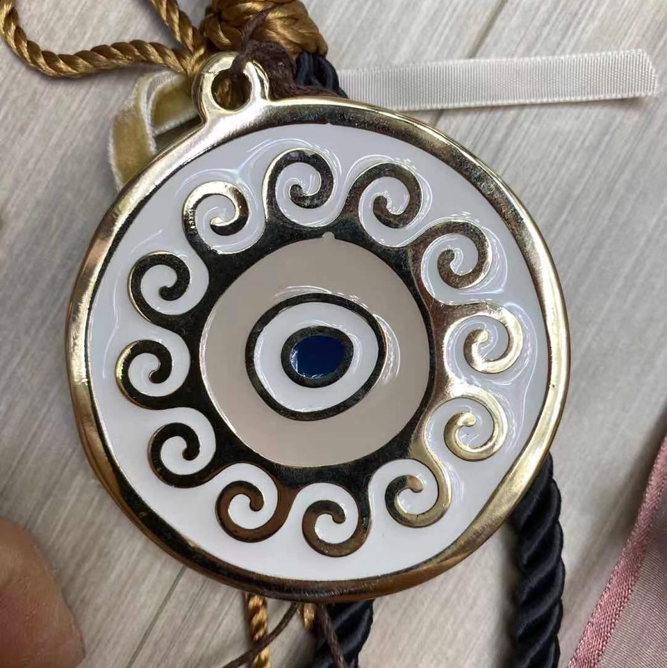 Circular pendant