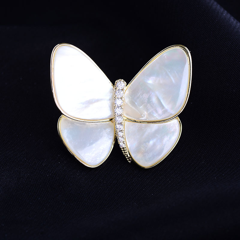 Micro-inlaid zircon mother-of-pearl butterfly brooch, elegant pin, fashionable clothing accessory, suit, cheongsam, corsage Specification image