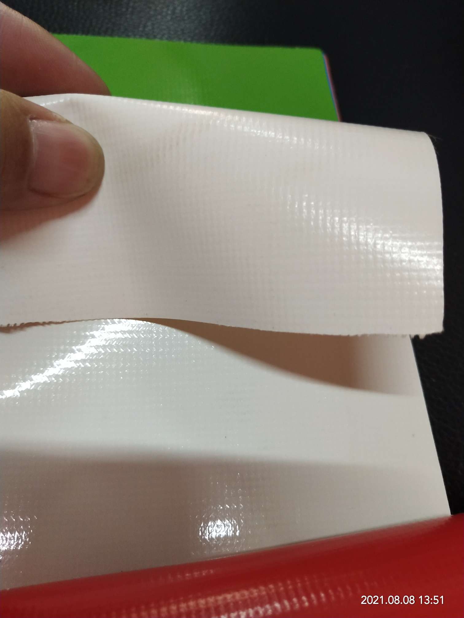 High-quality glossy 0.5mm thick cream-colored PVC mesh fabric for luggage, machine covers, furniture covers, sports and entertainment products, and other types of luggage detail image 4