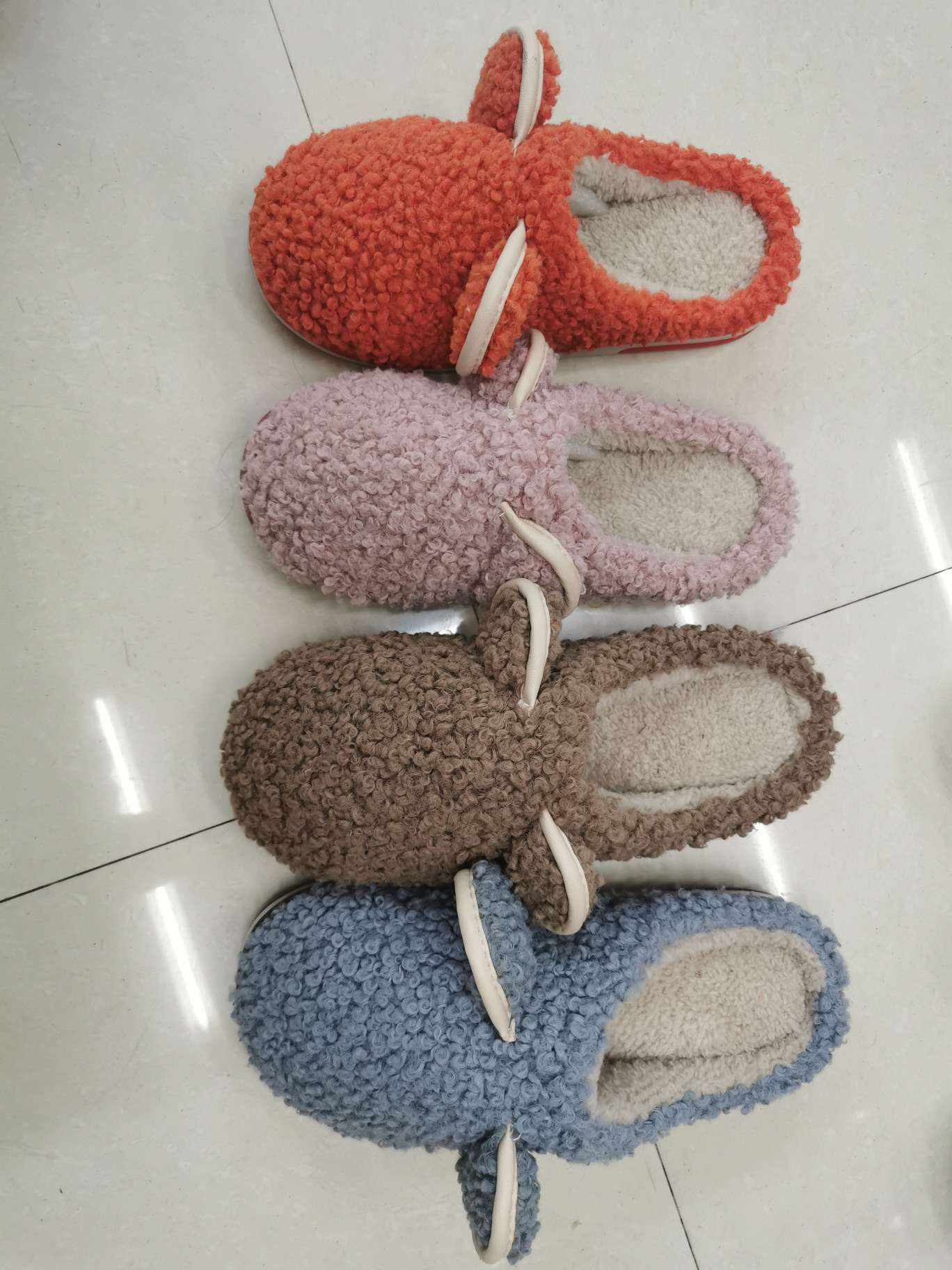 Fluffy slippers details Picture