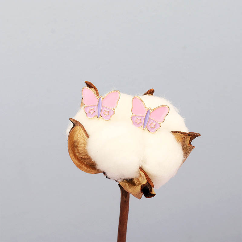 ins influencer's same oil-dripping butterfly earrings, Korean Dongdaemun accessories, cold style, retro, individual and elegant earrings, Fengyu 066 Application Scenario