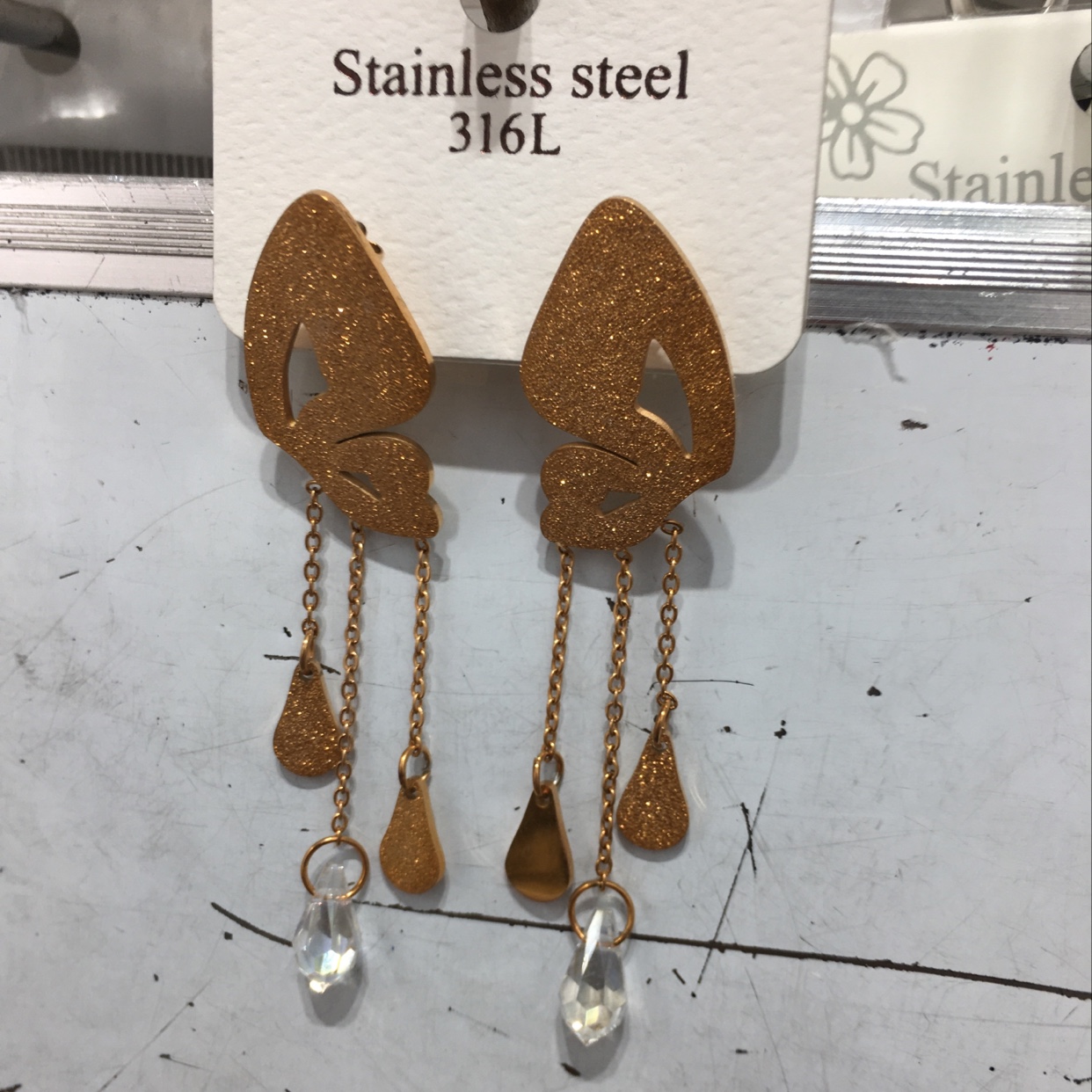 The original manufacturer of stainless steel frosted gourd ear studs and ear loops, the first choice for Kuaishou Live streaming and Douyin. detail image 1