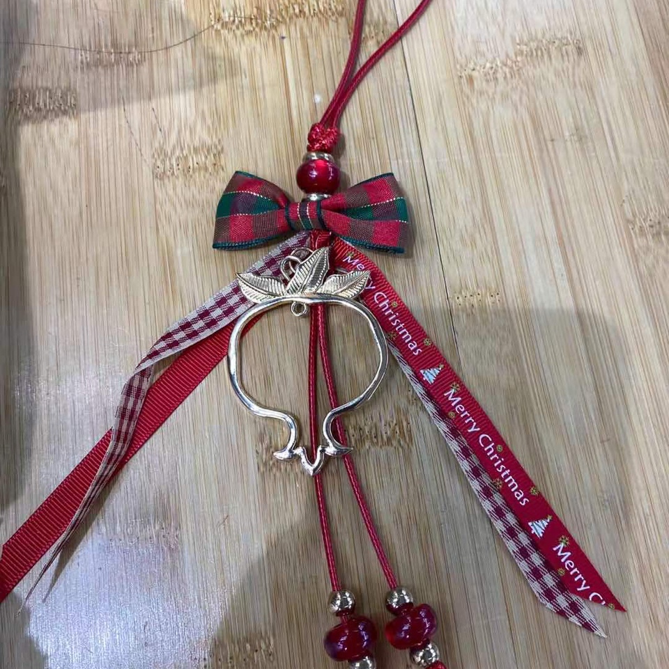 Checkered bow pendant decoration
