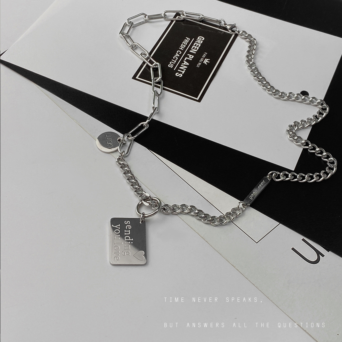 欧美风钛钢爱心字母方牌项链女ins嘻哈小众设计感网红秋季吊坠 白底实物图