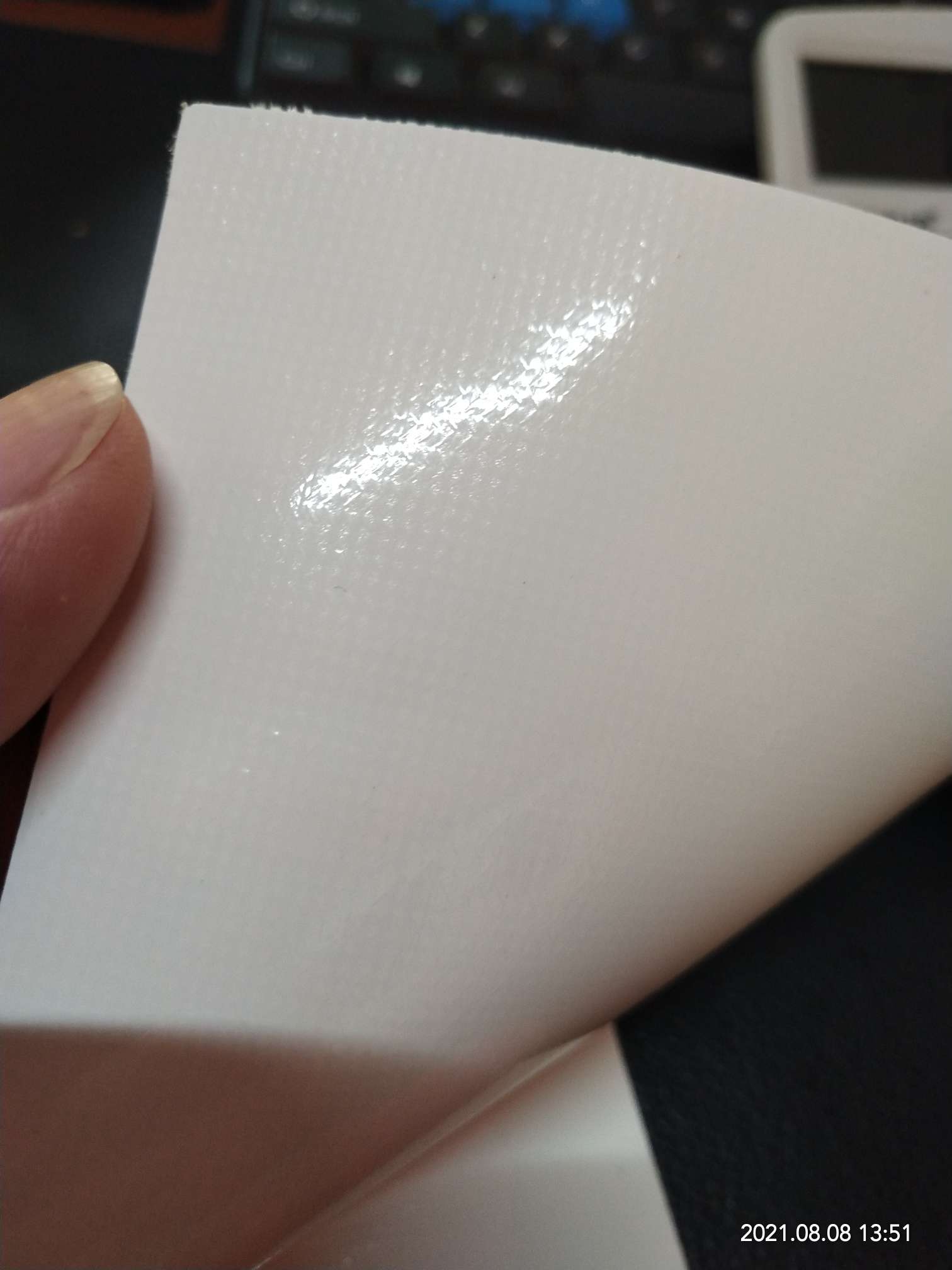 High-quality glossy 0.5mm thick cream-colored PVC mesh fabric for luggage, machine covers, furniture covers, sports and entertainment products, and other types of luggage Specification image