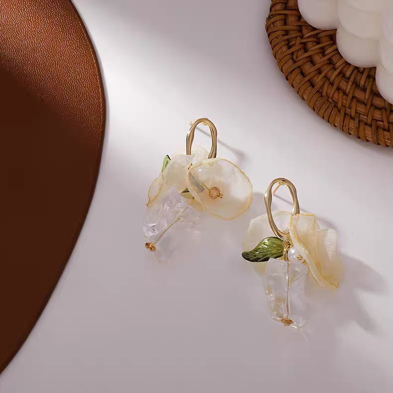 Pure hand-woven fashion flower design small fresh western style girl earrings