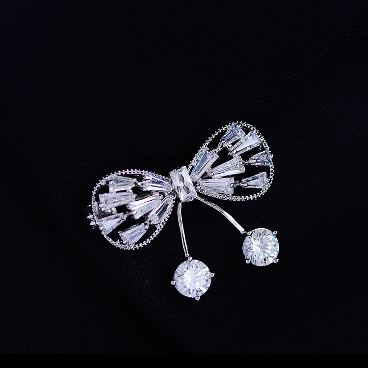 Cute and elegant little bow collar pin Fashion temperament Brooch Creative Mini Pin V-neck buckle