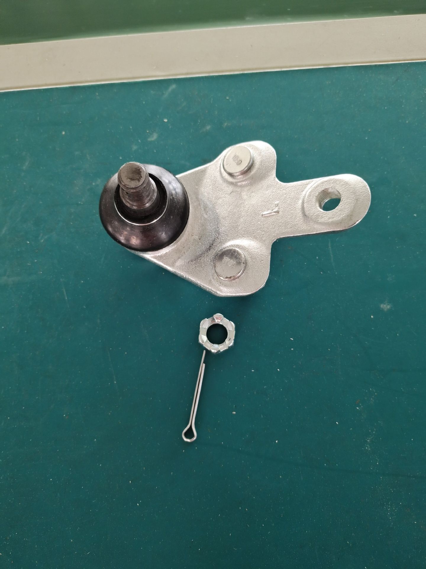 The ball joint 43330-49125 is suitable for Toyota vehicles Application Scenario