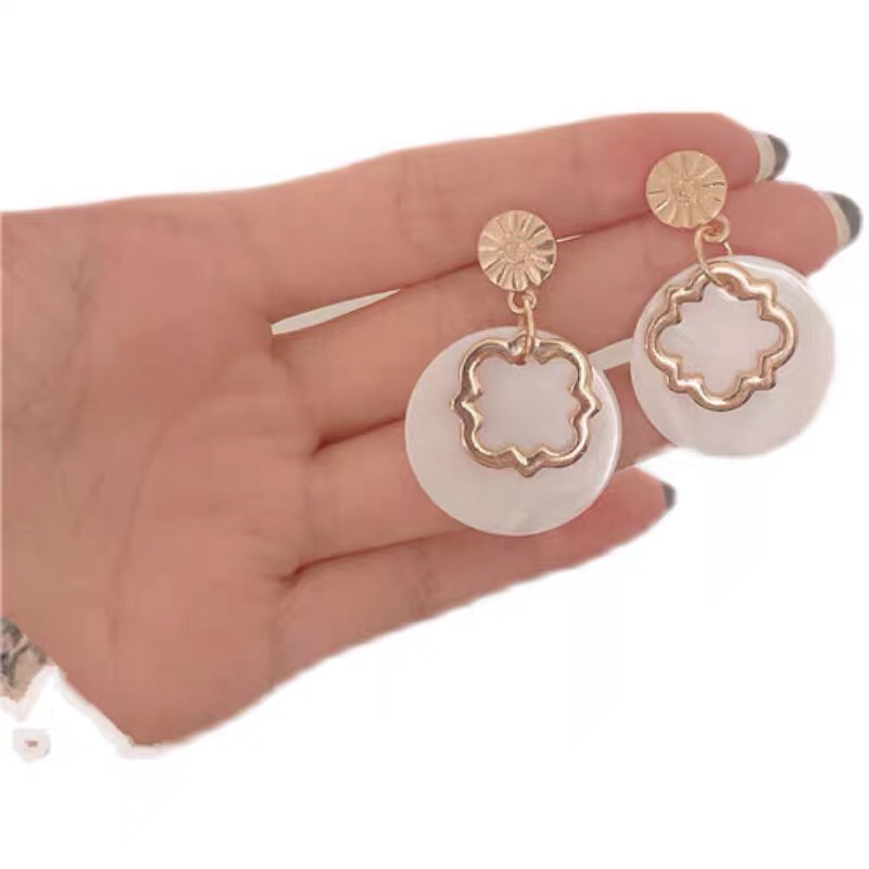 Hong Kong style Hepburn personality design sweet girl style classy earrings