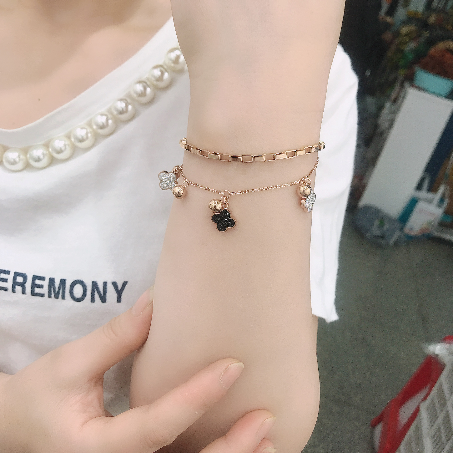 Butterfly bracelet Application Scenario