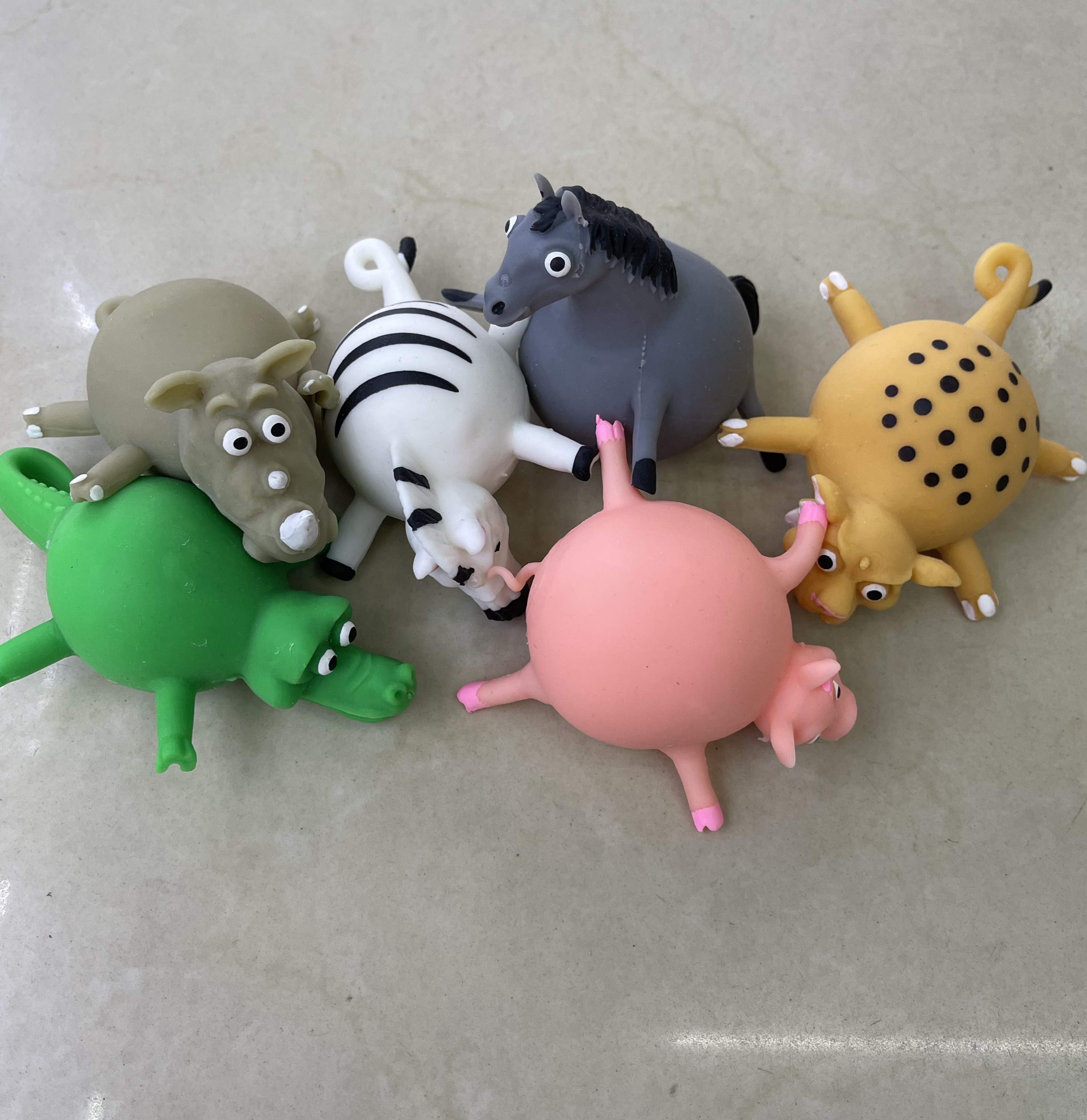 HY094, a creative simulation toy for transforming and shaping animal flour ball compression and pressure relief, is a leisure sports toy Application Scenario