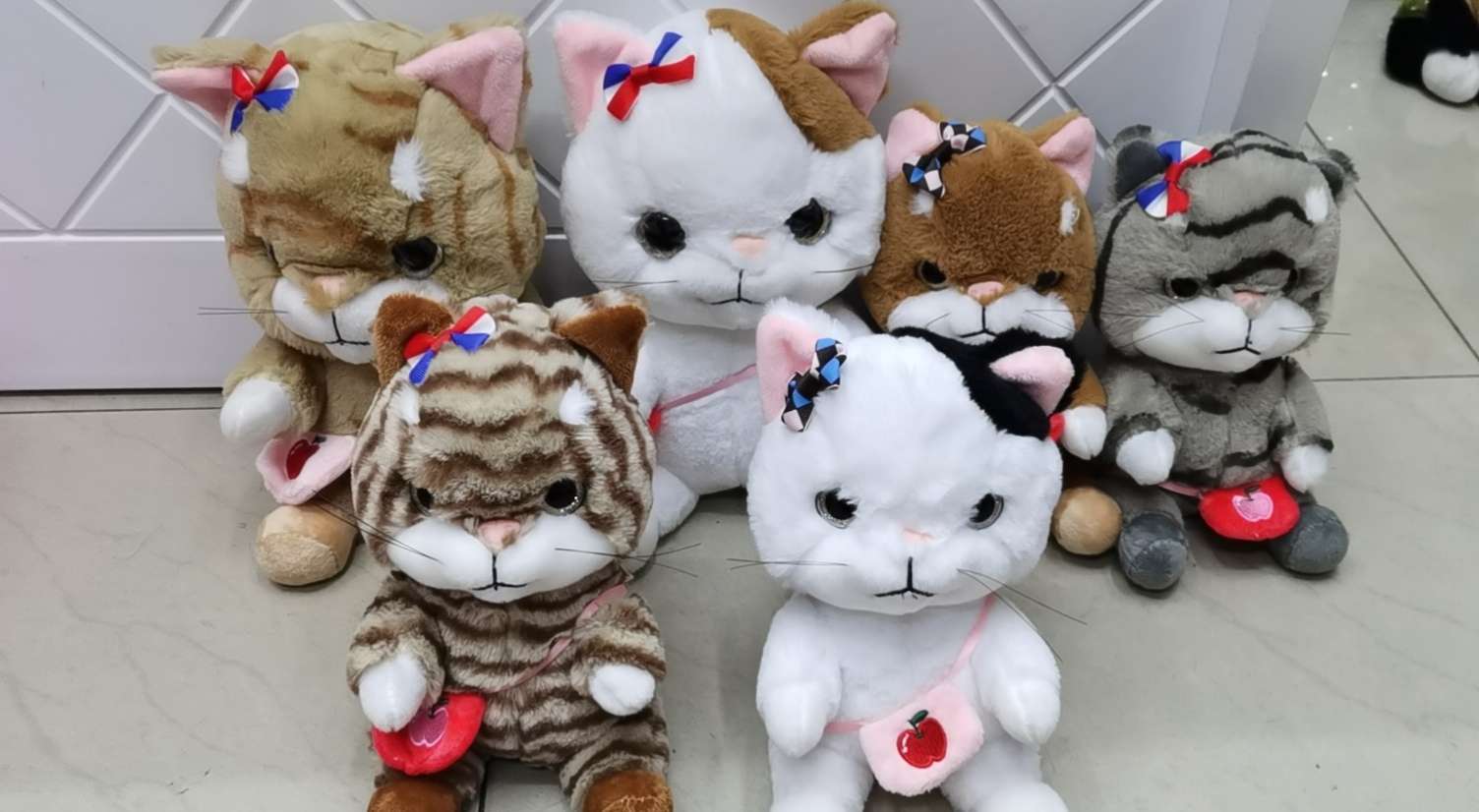 Dreamy plush toy factory direct sales, "Yayada" schoolbag cat in large size is very cute and adorable Application Scenario