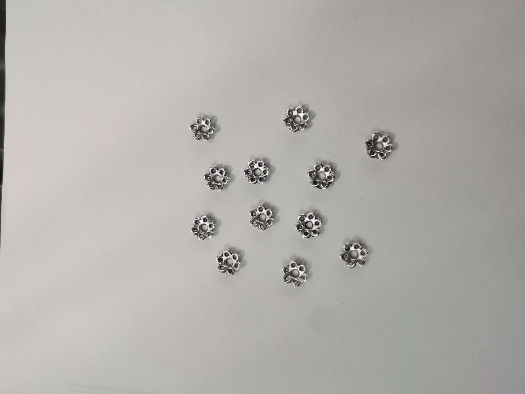 Fashionable, versatile and personalized zinc alloy Zn-4254 jewelry accessories Application Scenario