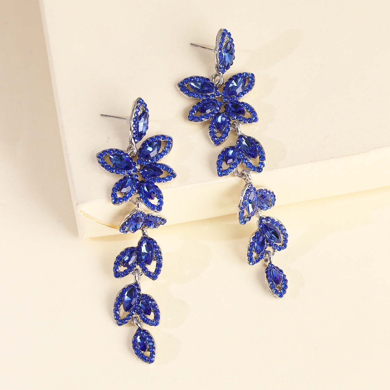 Alloy horse-eye glass earrings, fashion party.