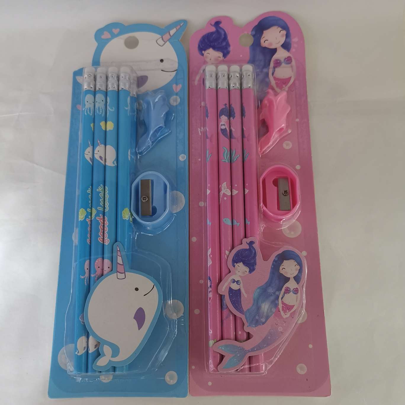 The Kaka Tong stationery set, featuring colored pencils, comes with a pen grip and a pencil sharpener, and is perfect for gifting at the New Moon Stationery Store, a supermarket specializing in stationery detail image 8