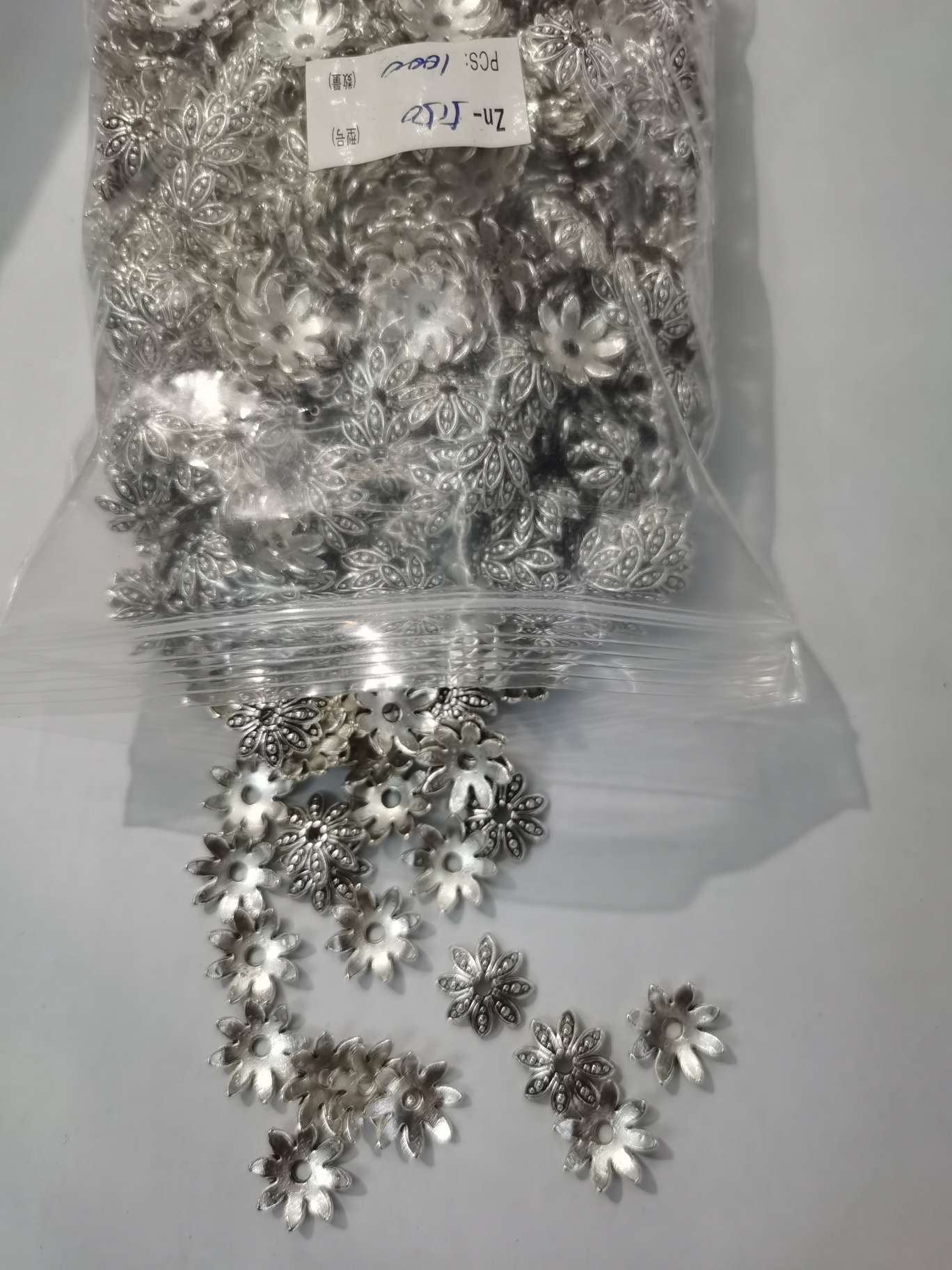 Fashionable, versatile, personalized and popular alloy accessory Zn-5150 Application Scenario